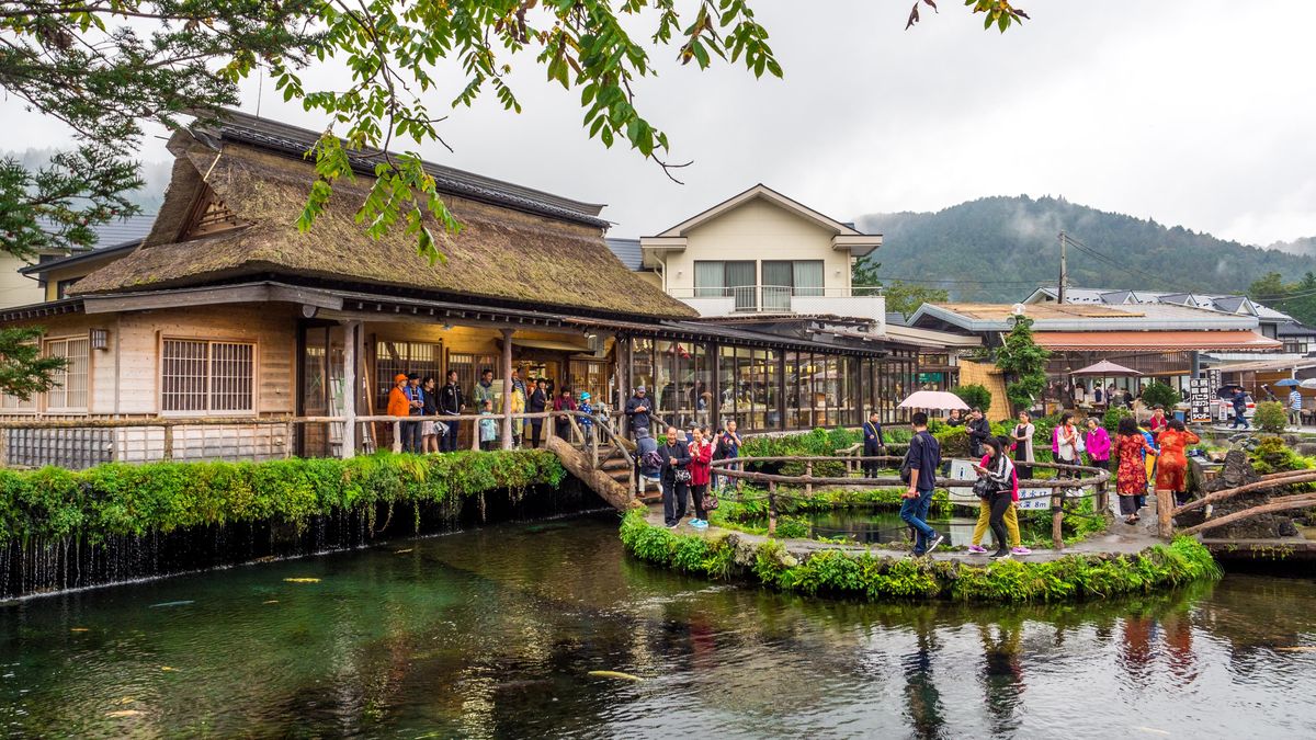 Neškodné házení mincí do jezírek? Přestaňte, naléhají Japonci na turisty